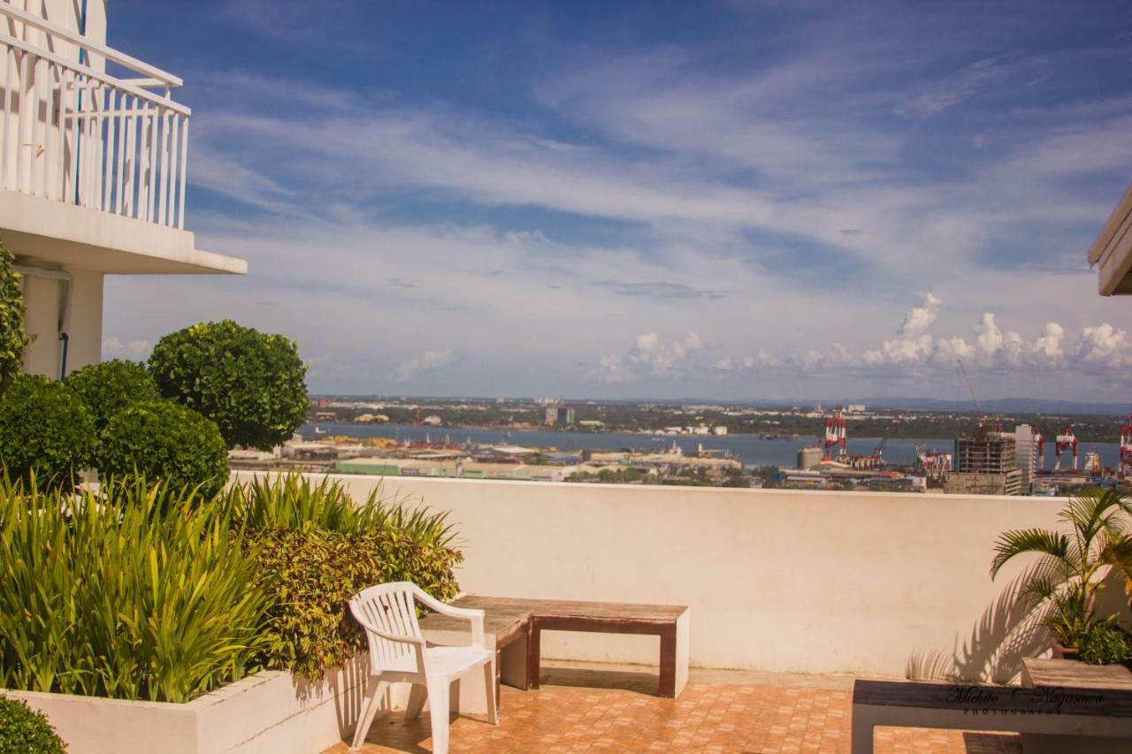 Mabolo Garden Flat A6 With Free Rooftop Pool Себу Экстерьер фото
